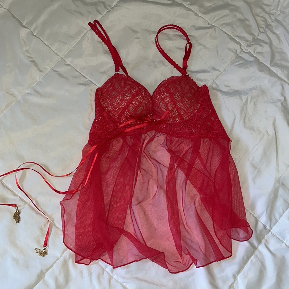 Victoria’s Secret red nightie/lingerie 🌹
